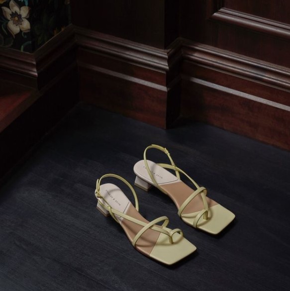 model sandal wanita yang lagi trend