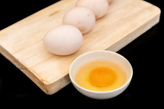 Cara memutihkan wajah dengan putih telur