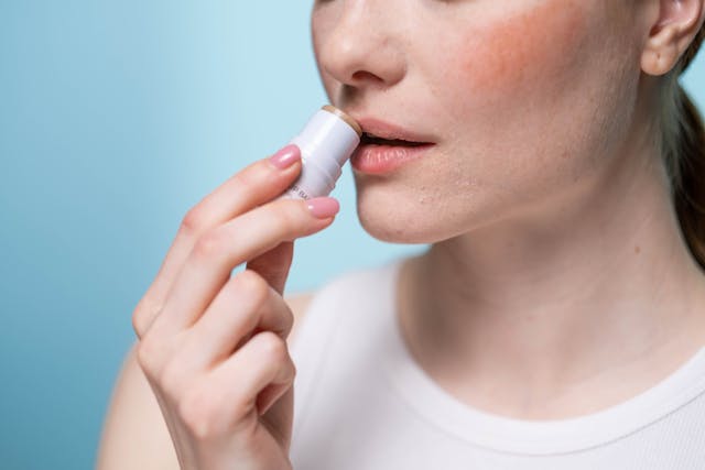 urutan lip care, kesehatan bibir, lip serum, lip balm