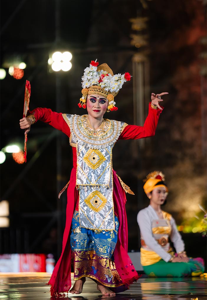 Bank mandiri, tenun, denny wirawan, tradisional, lokal, kain lokal, umkm