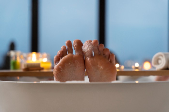 Tidak disarankan untuk mandi air hangat terlalu sering