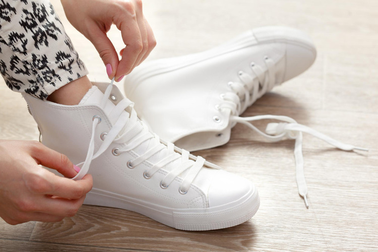 Sepatu putih, cara merawat, menguning, menyuci, warna, cerah, life hack, tips