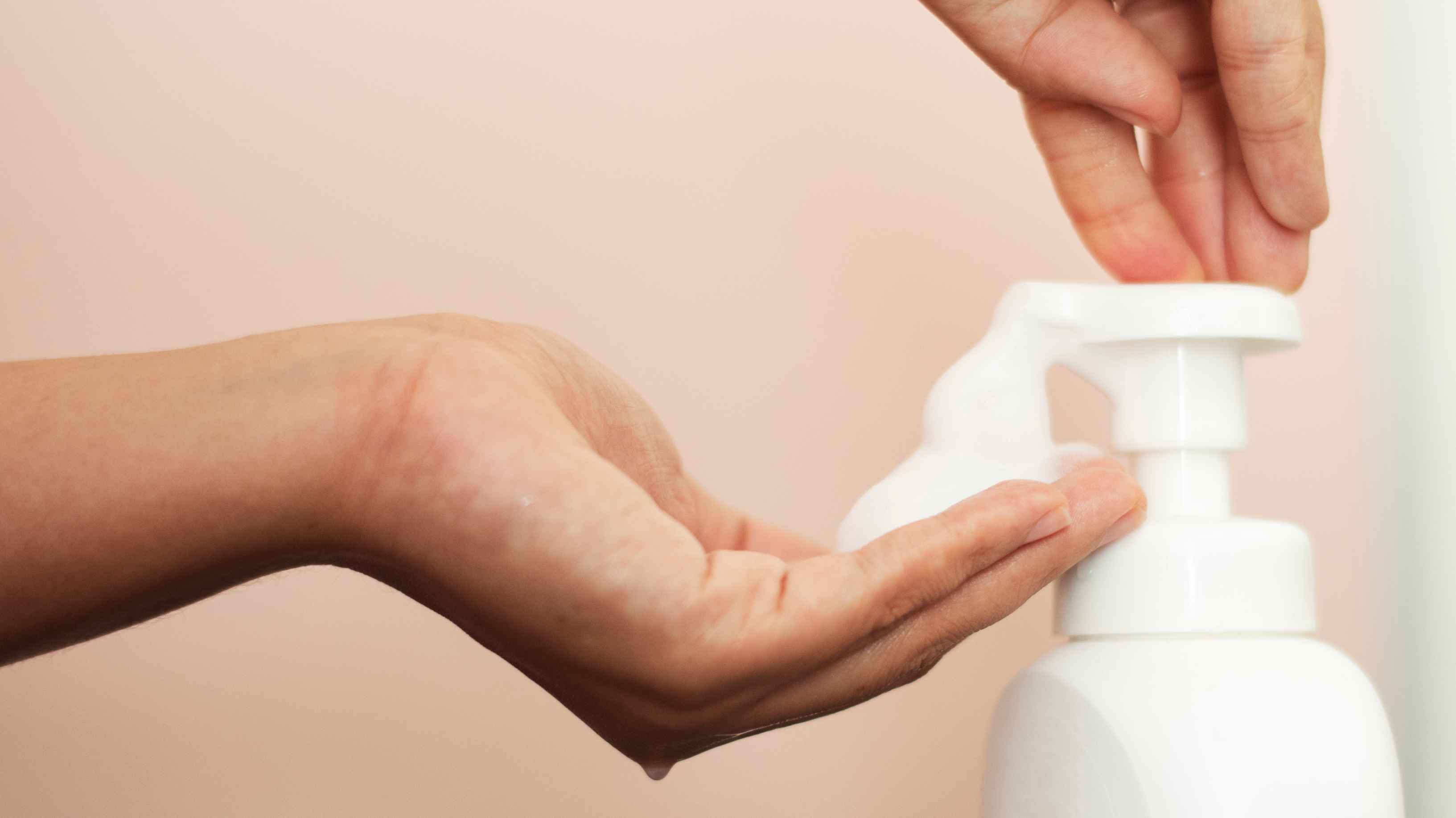 Sabun mandi anti bakteri bantu membunuh kuman penyebab bau badan