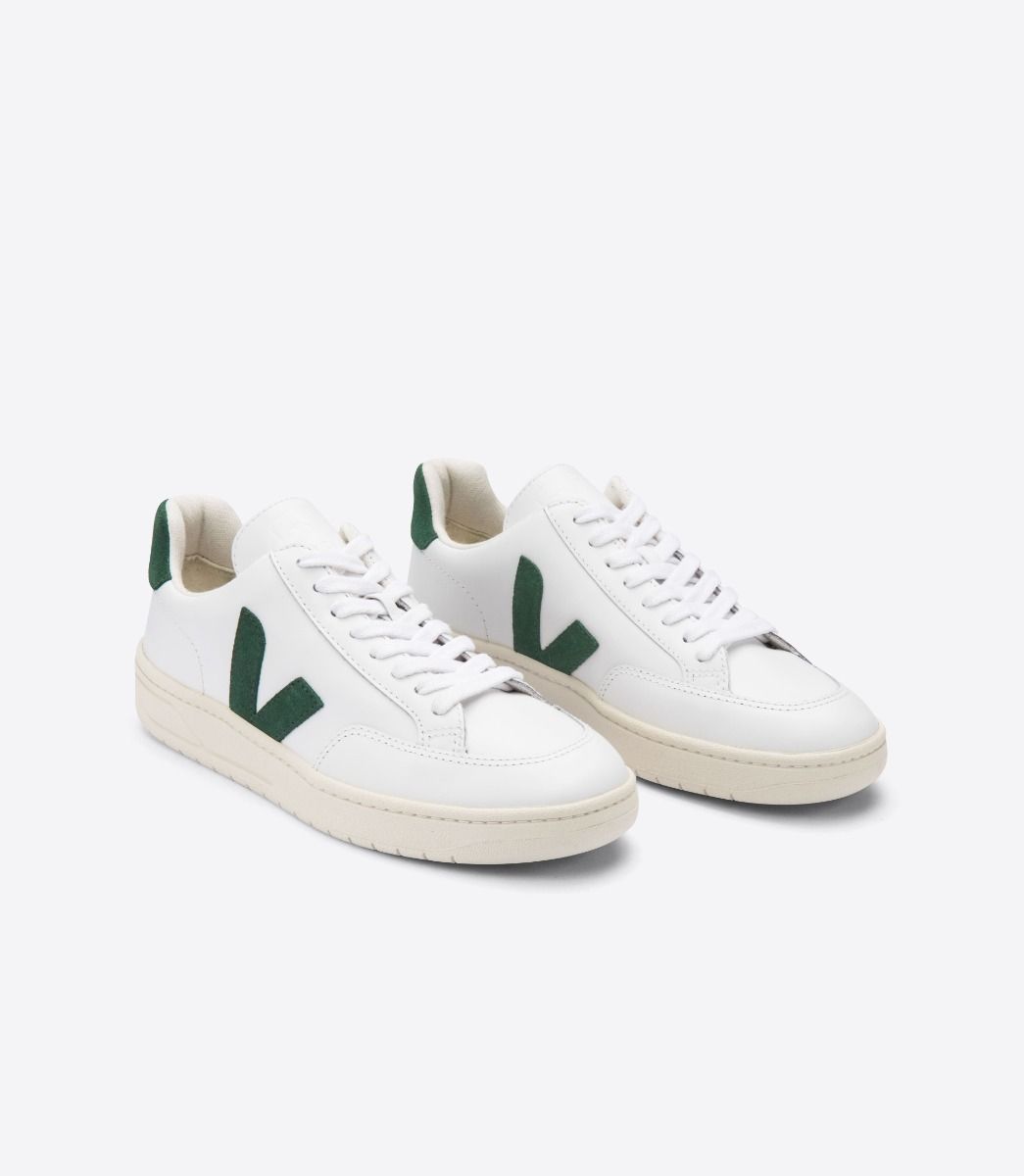 sepatu putih wanita kekinian