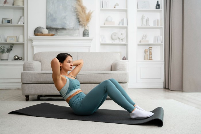 Sit up bantu kamu dapatkan perut kecil sebelum tidur.
