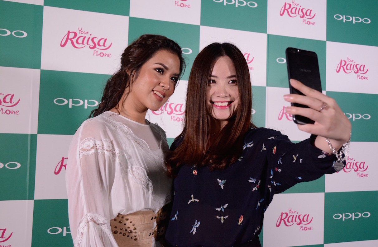 OPPO Luncurkan Handphone Selfie Expert Your Raisa