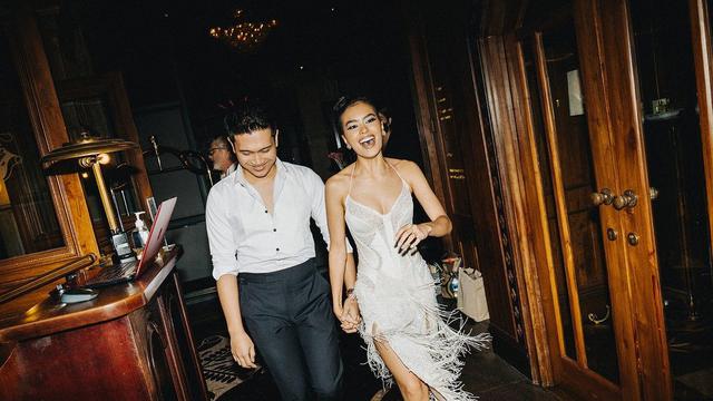 Ini Gaya Eva Celia Dalam Balutan Gaun After Wedding Party