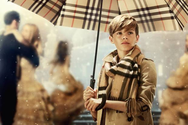 Romeo Beckham Bintangi Burberry