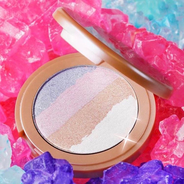 Highlighter Pelangi dari Tarte Cosmetics