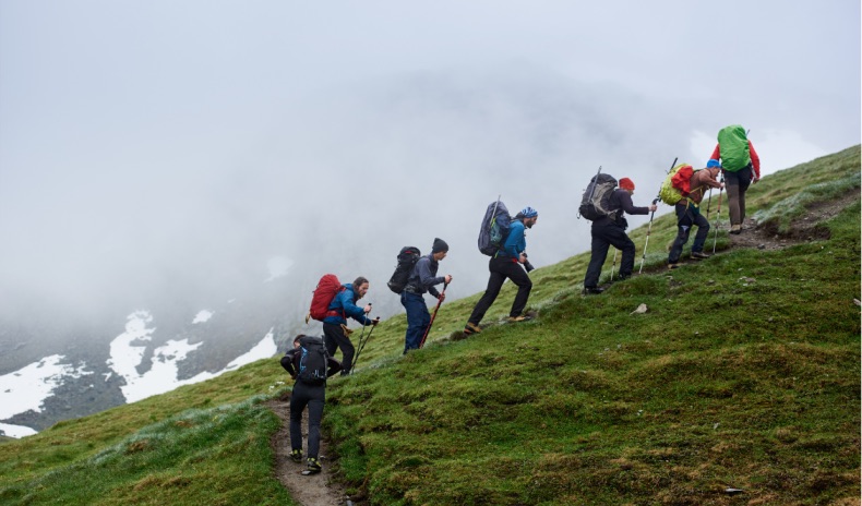 Ini Perlengkapan Outfit Naik Gunung, Jangan Sampai Salah!