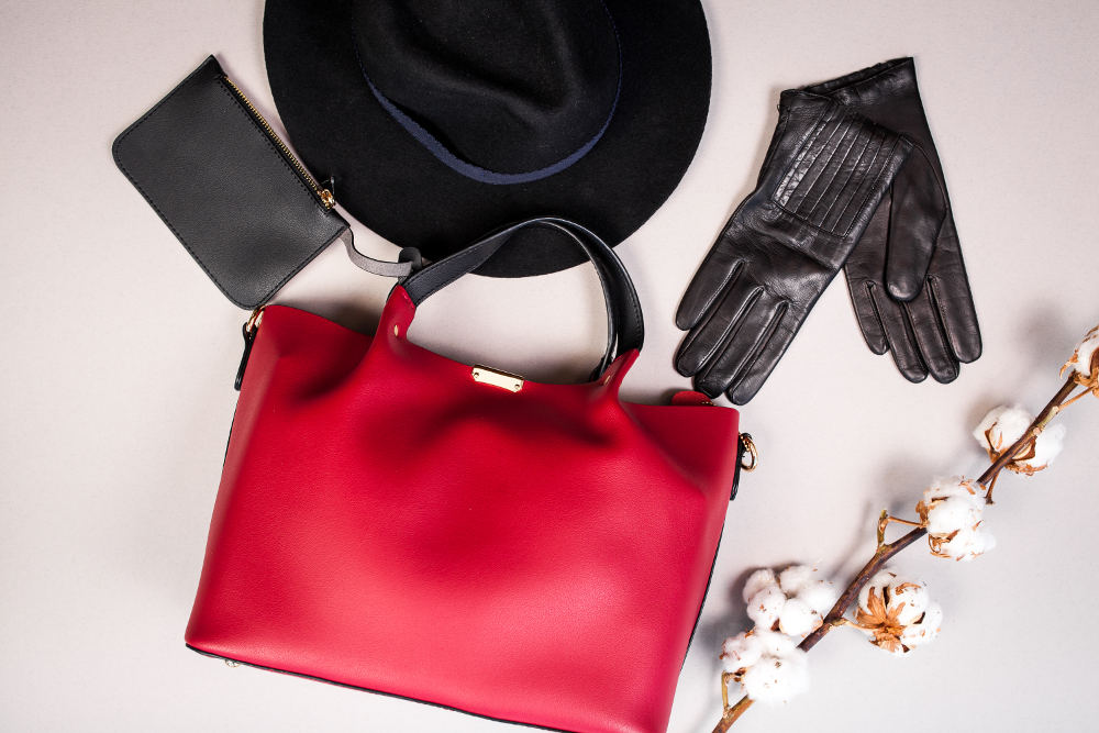 10 Tas Warna Merah untuk Melengkapi Tampilan Valentine