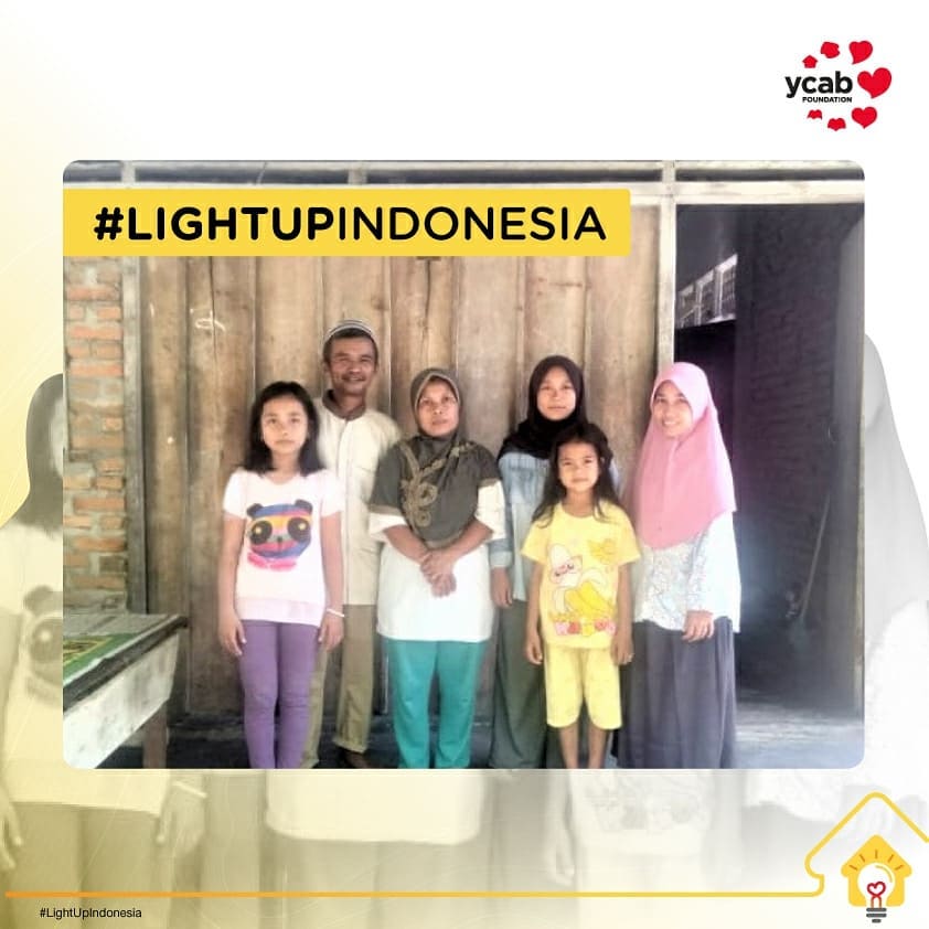 Light Up Indonesia Bantu Masyarakat Dengan Donasi Listrik