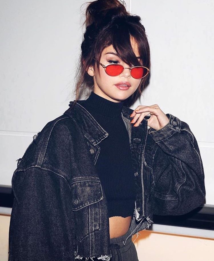 3 Busana Tomboy Selena Gomez yang Jadi Inspirasi