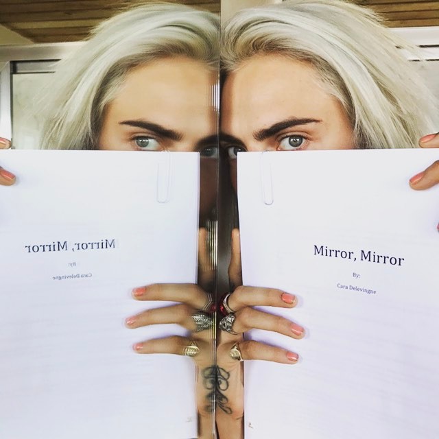 Cara Delevingne Menjadi Penulis Buku