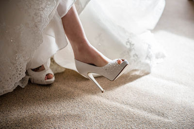 Tips Mengenakan Sepatu Hak Tinggi Saat Pernikahan