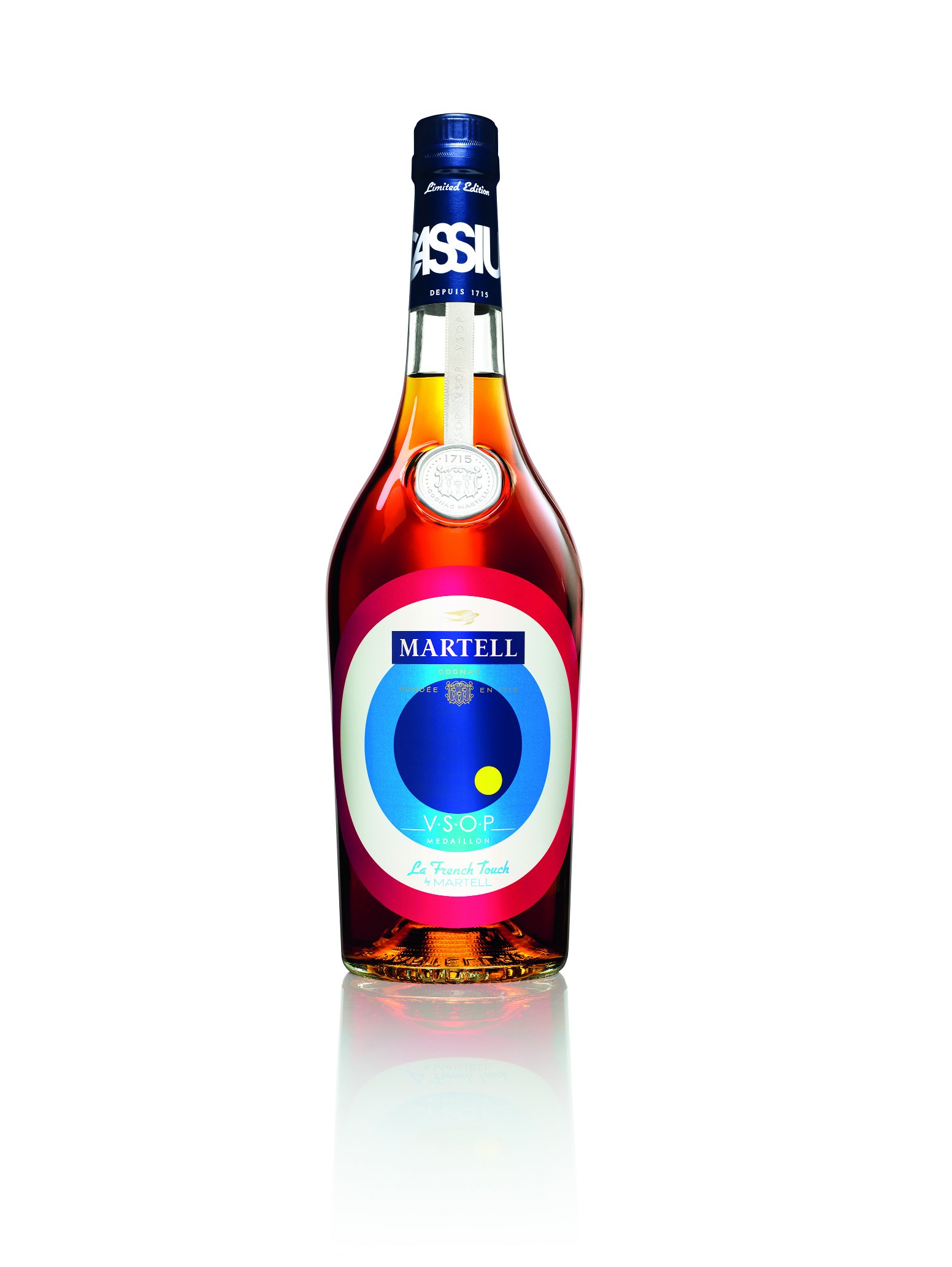 Desain Botol Baru Kolaborasi Martell dan Cassius