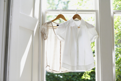 Cara Menjaga Warna Pakaian Tetap Putih