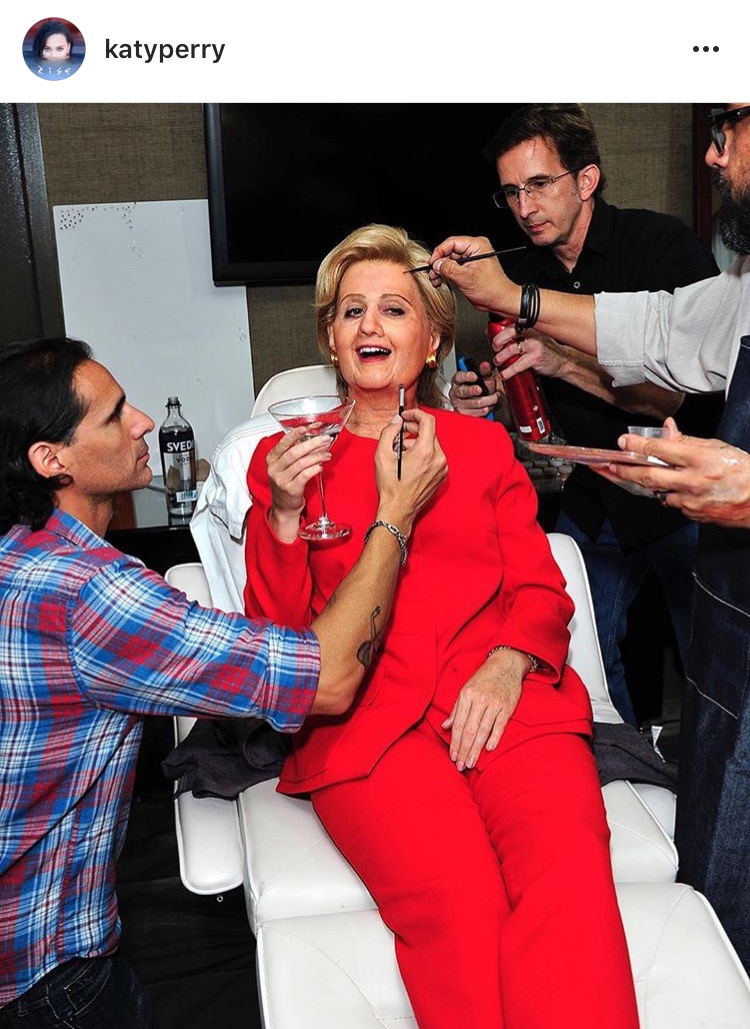 Katy Perry jadi Hillary Clinton di Pesta Halloween