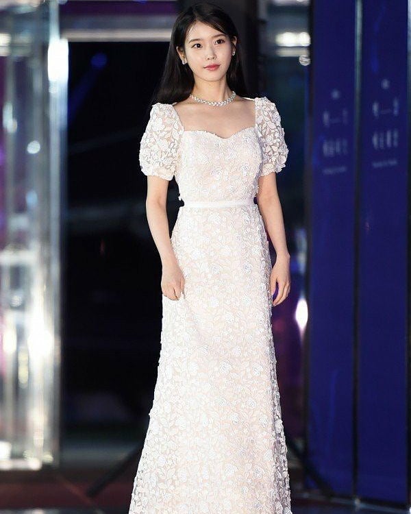 Tips Padu Padan Model Dress Brokat, Dijamin Tampak Langsing!