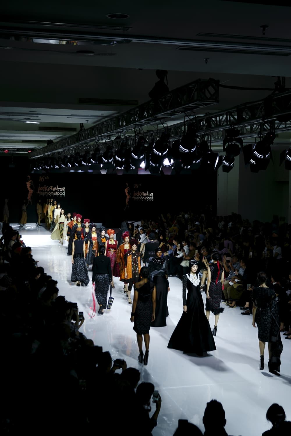 17 Peragaan Busana yang Memukau di JFFF 2019 