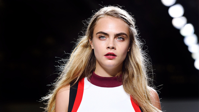 Cara Delevingne Jadi Jurnalis Fashion