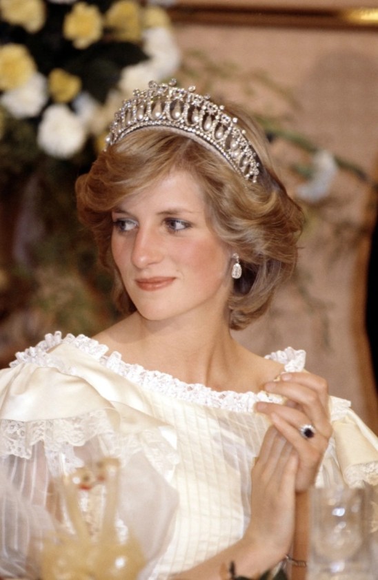 Intip 5 Inspirasi Sweater Ala Princess Diana Untuk Autumn