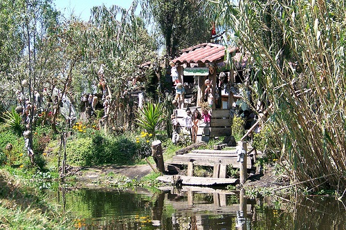 Pulau Boneka di Xochimilco, Meksiko