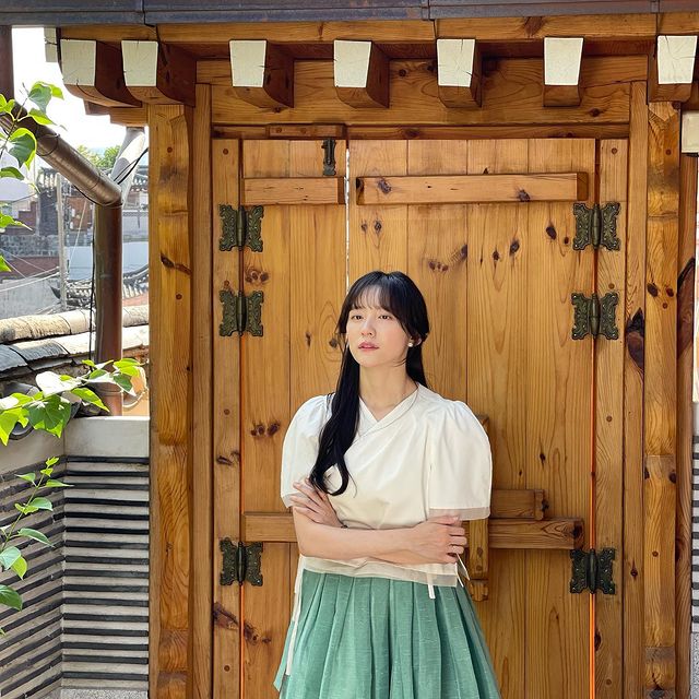 Inspirasi Fashion Simple dan Stylish ala Park Ji Hyun