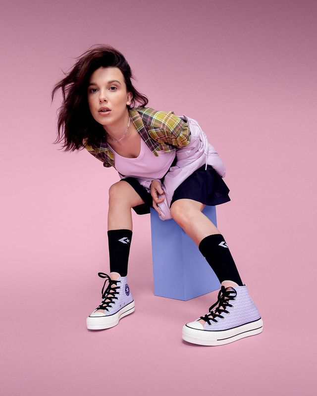 Tampil Playful, Ini Gaya Fashion Ala Millie Bobby Brown