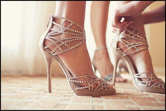 6 Tip Memilih Sepatu Pesta Pernikahan Yang Tepat