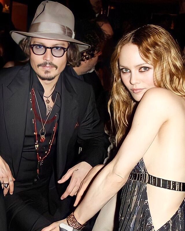 Inspirasi Gaya Vanessa Paradis, Mantan Kekasih Johnny Depp