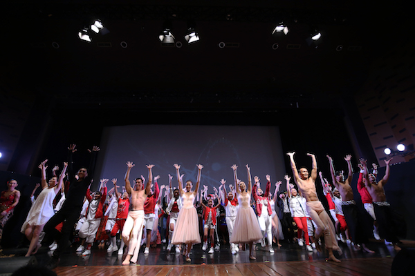 Warnaku Indonesia Persembahan Indonesian Dance Theater