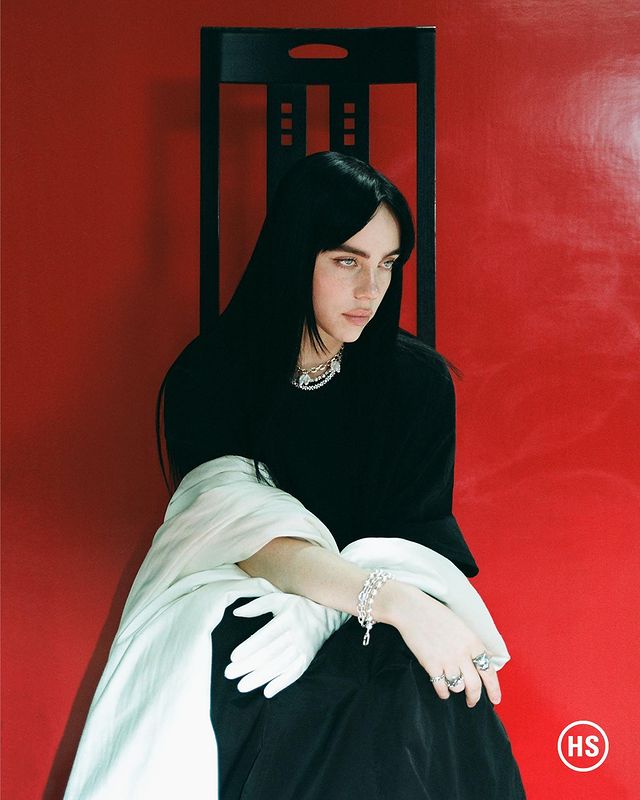 Menginjak 21 Tahun, Ini Gaya Fashion Billie Eilish Yang Edgy