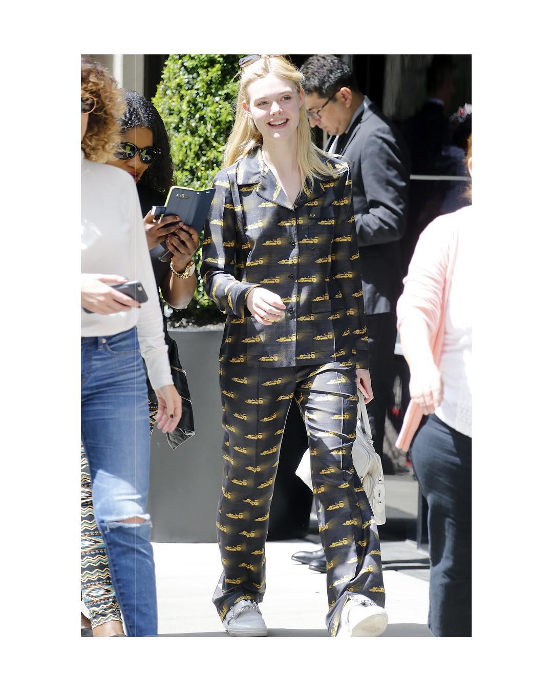 Spotted: Elle Fanning Mengenakan Prada