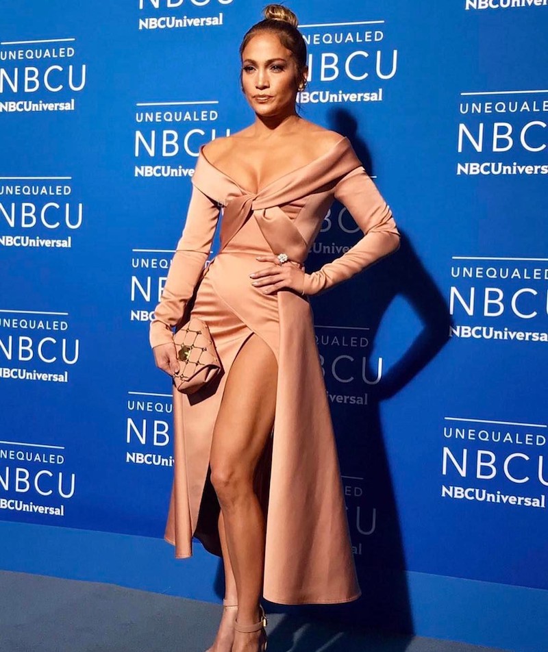 Spotted: Jennifer Lopez Mengenakan Elie Saab