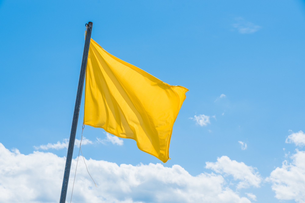 Mengenal Yellow Flag dalam Hubungan dan 6 Tanda-tandanya!
