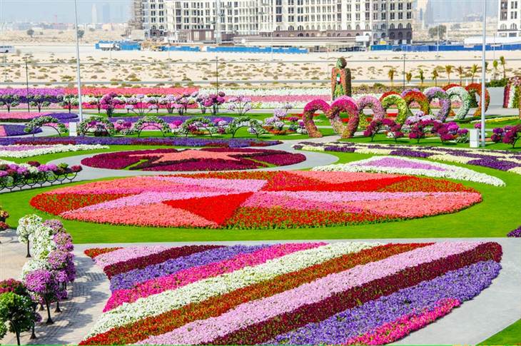 Seni Bunga di Dubai Miracle Garden