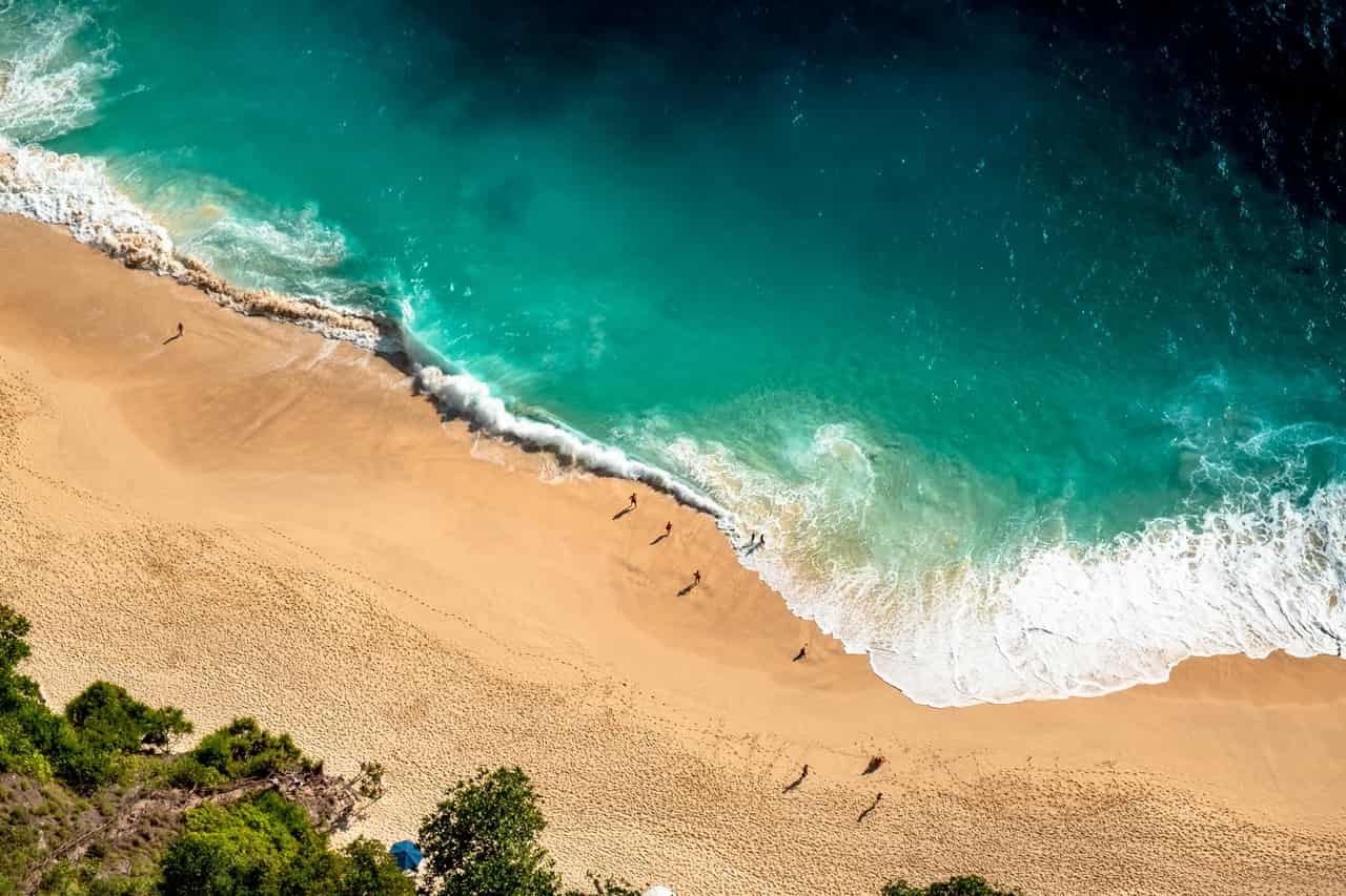 5 Pantai untuk Liburan Romantis Bareng Pasangan