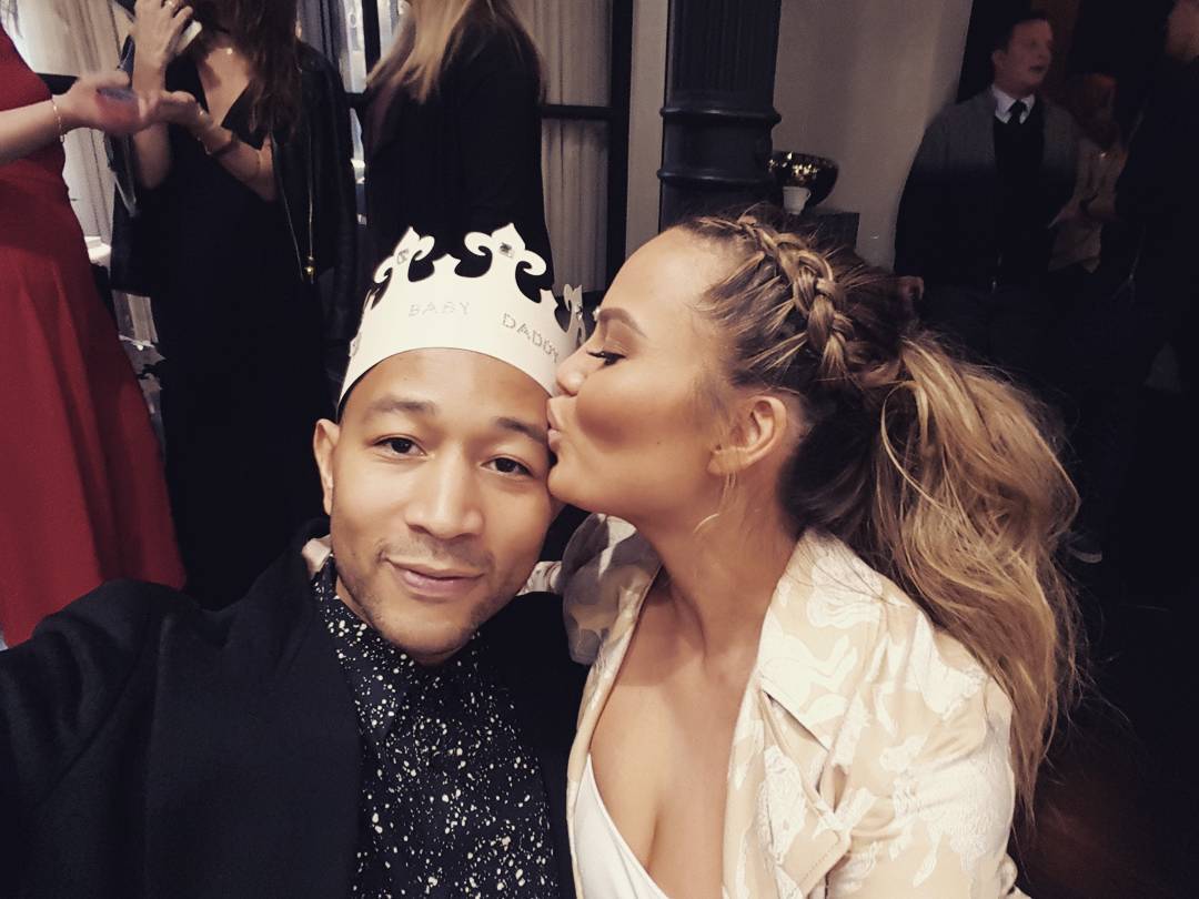 10 Momen Romantis Chrissy Teigen dan John Legend