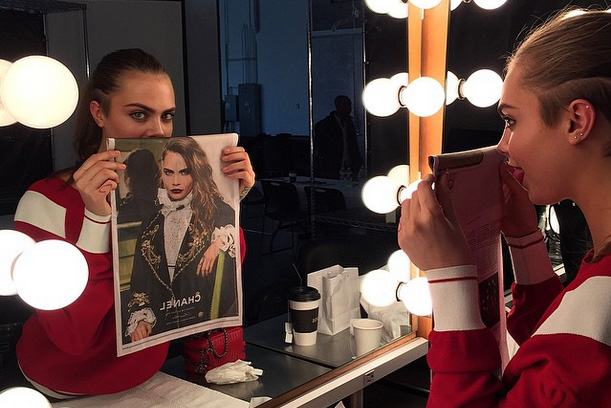 Cara Delevingne Kembali Ke Chanel