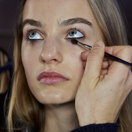 Fifty Shades of Grey Jadi Inspirasi Beauty Trends Fall '15 