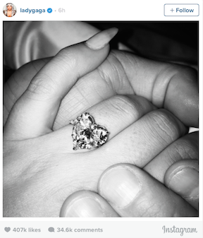 Lady Gaga Tunjukkan Cincin Tunangannya via Instagram