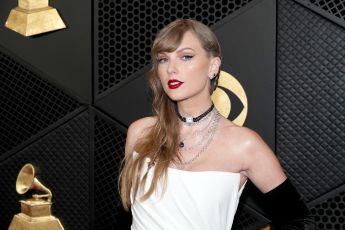Ini 4 Lipstik Merah Favorit Taylor Swift, Penasaran?
