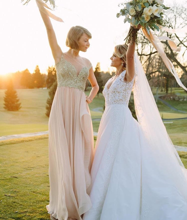 Bintang Hollywood ini Tampil Cantik Sebagai Bridesmaid