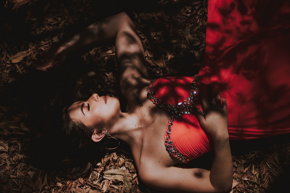7 Dress Merah untuk Merayakan Hari Natal Tahun Ini