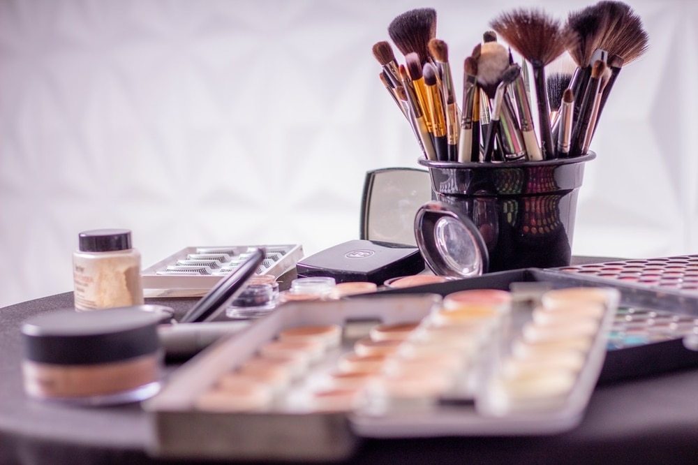 7 Produk dan Alat Makeup yang Tak Boleh Dipakai Bersama