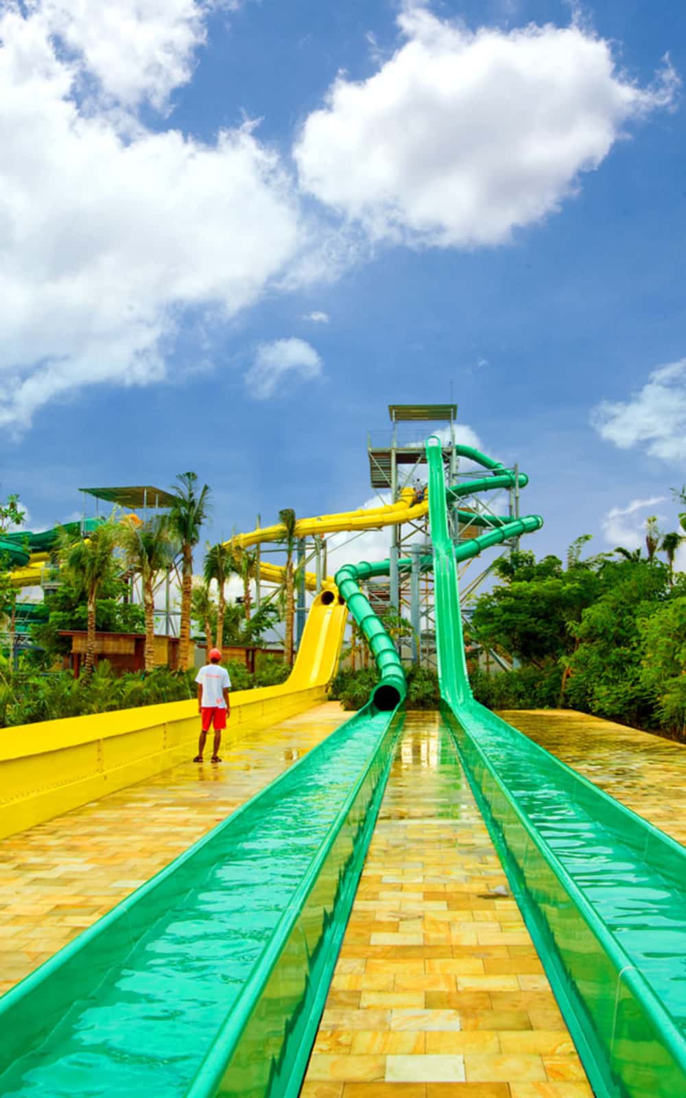 7 Wahana Air Waterbom PIK Jakarta yang Menantang