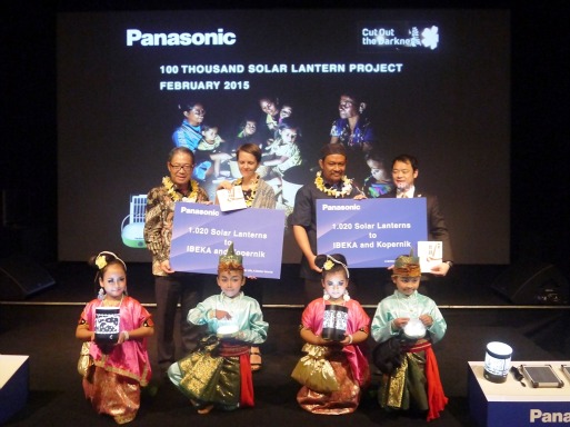 Panasonic Donasikan 1.020 Lentera Solar ke Masyarakat Nusa Tenggara Timur (NTT)