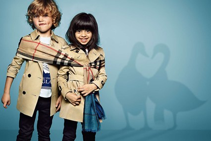 Debut Model Cilik Laila Naim Untuk Burberry