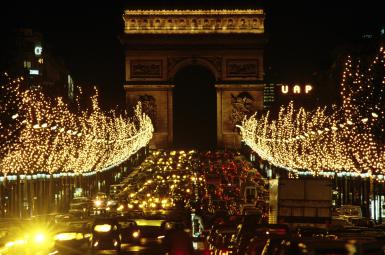 Menikmati Keindahan Champs Elysées
